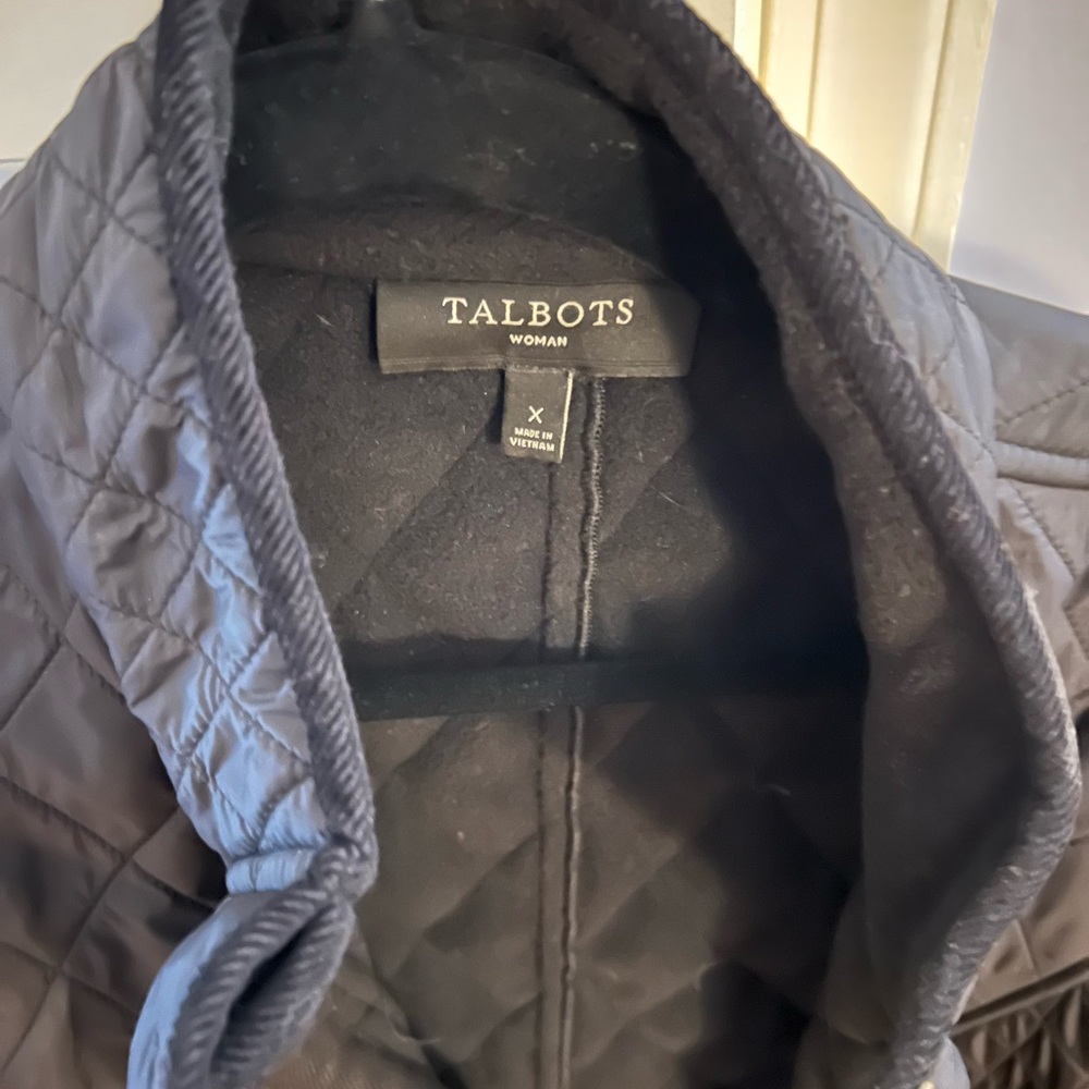Talbots Nylon Women’s black jacket with a polyester lining.